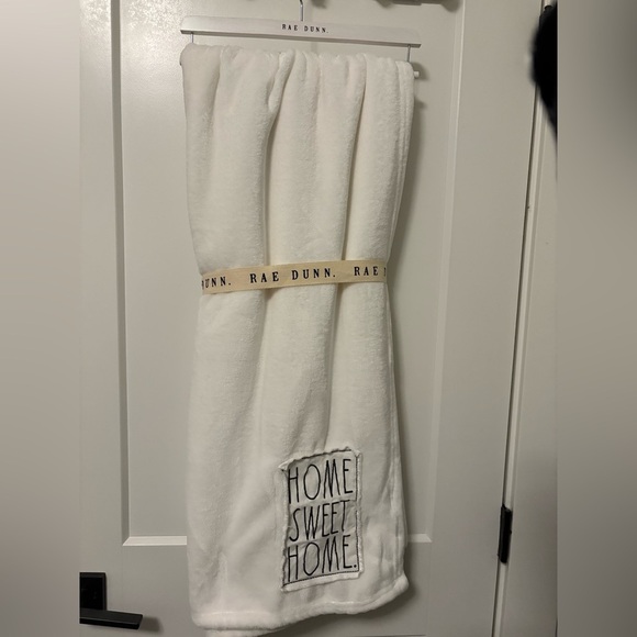 Rae Dunn White Throw- Home Sweet Home - Picture 1 of 1